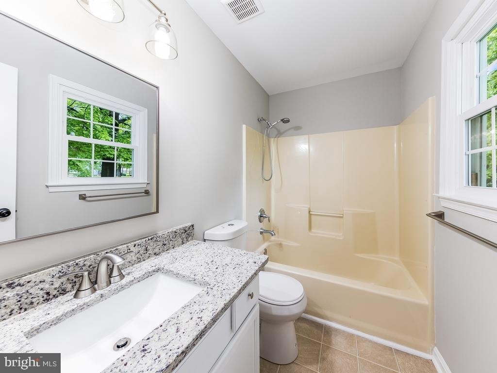 11802 Oakdale Court - Photo 12