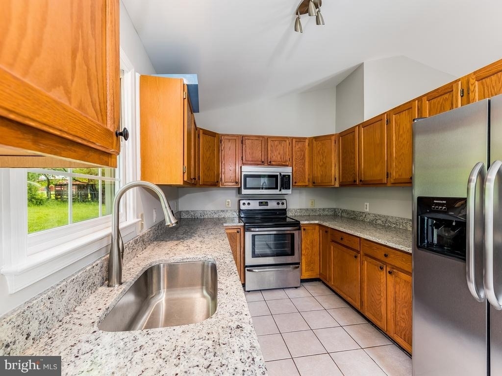 11802 Oakdale Court - Photo 4