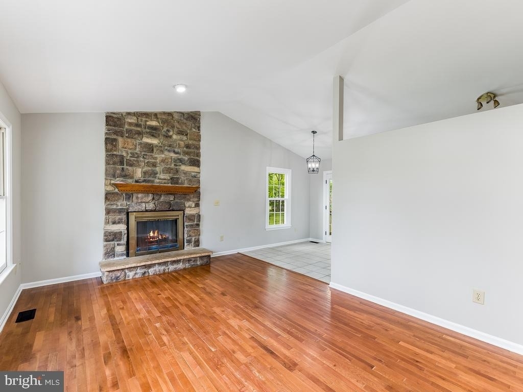 11802 Oakdale Court - Photo 6