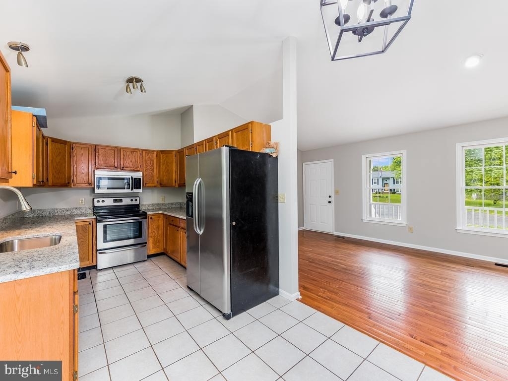 11802 Oakdale Court - Photo 3