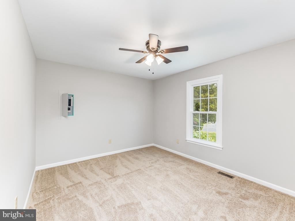11802 Oakdale Court - Photo 9