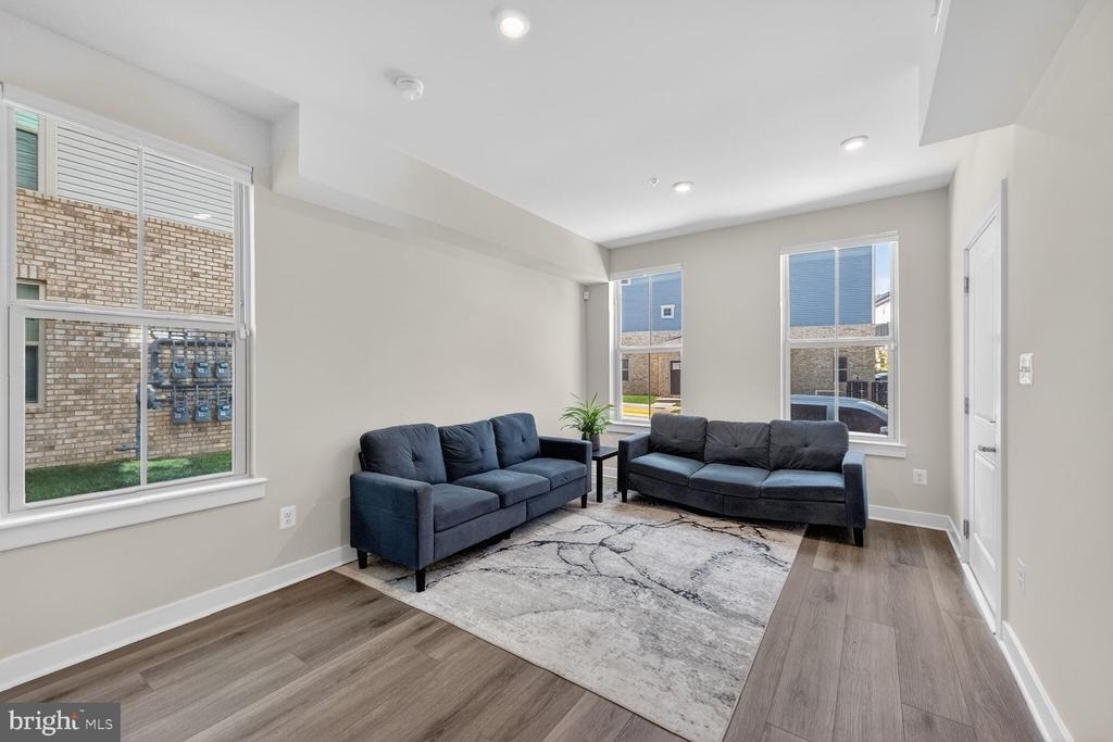 42548 Invergordon Terrace - Photo 5