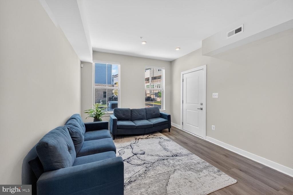 42548 Invergordon Terrace - Photo 4