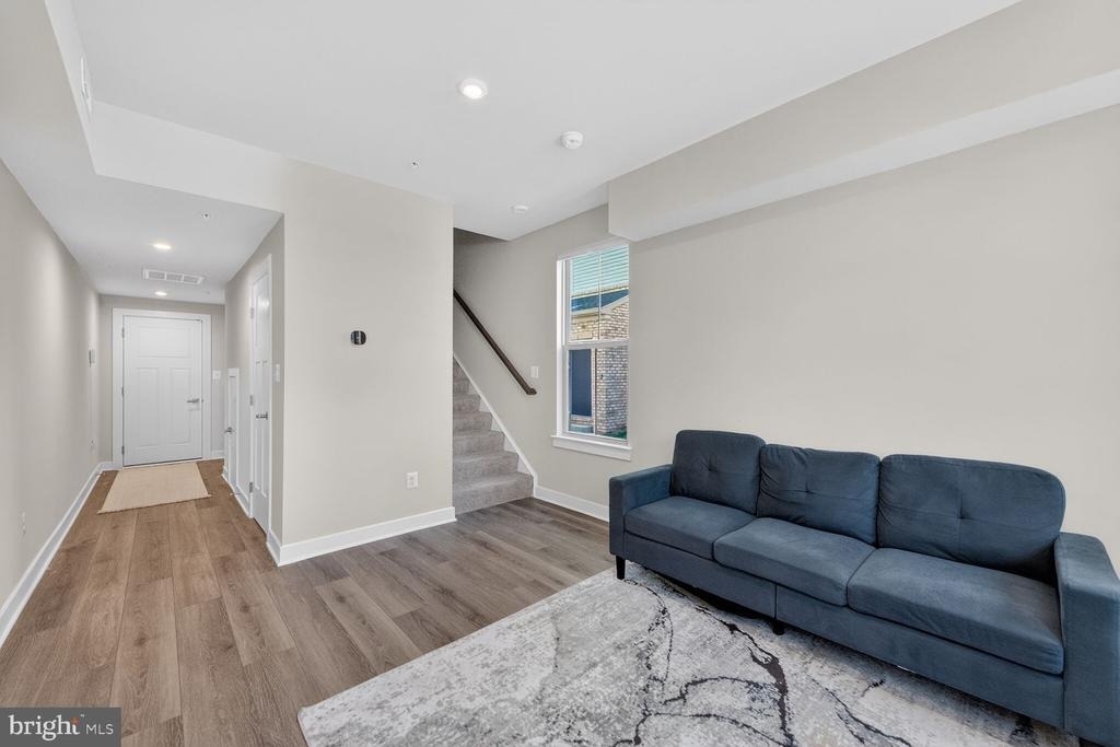 42548 Invergordon Terrace - Photo 3