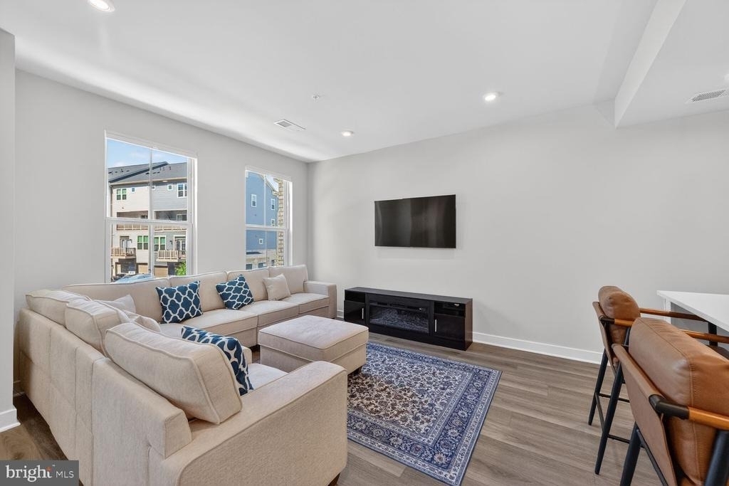 42548 Invergordon Terrace - Photo 10
