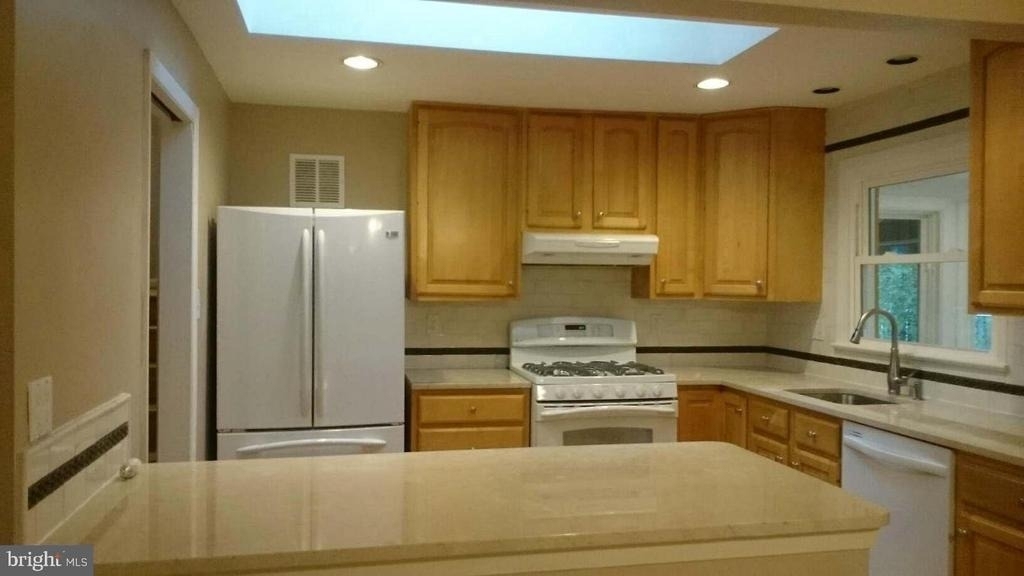 1415 Mayflower Drive - Photo 5