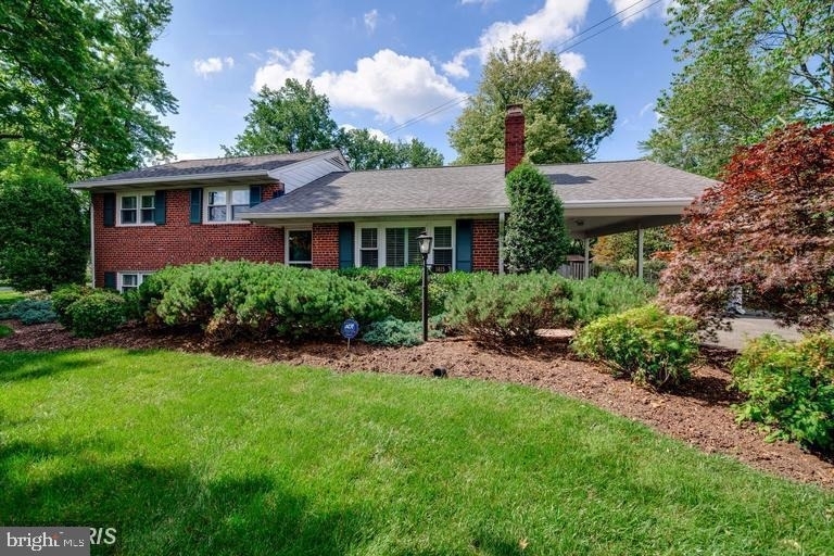 1415 Mayflower Drive - Photo 0