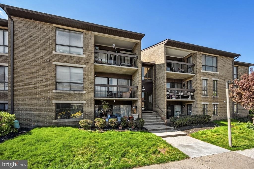 517 Florida Avenue - Photo 1