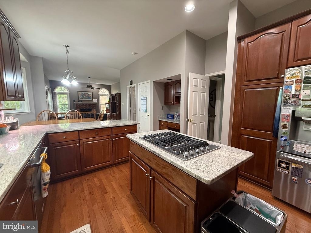 10004 Manor Place - Photo 8