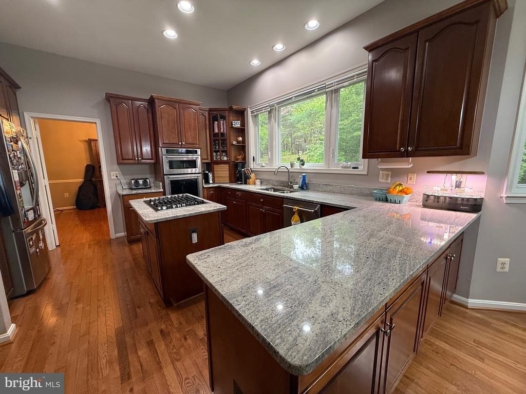 10004 Manor Place - Photo 2