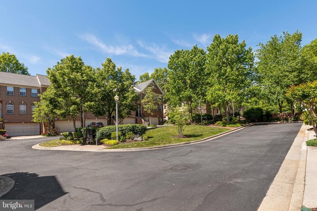 102 Lounsbury Place - Photo 22