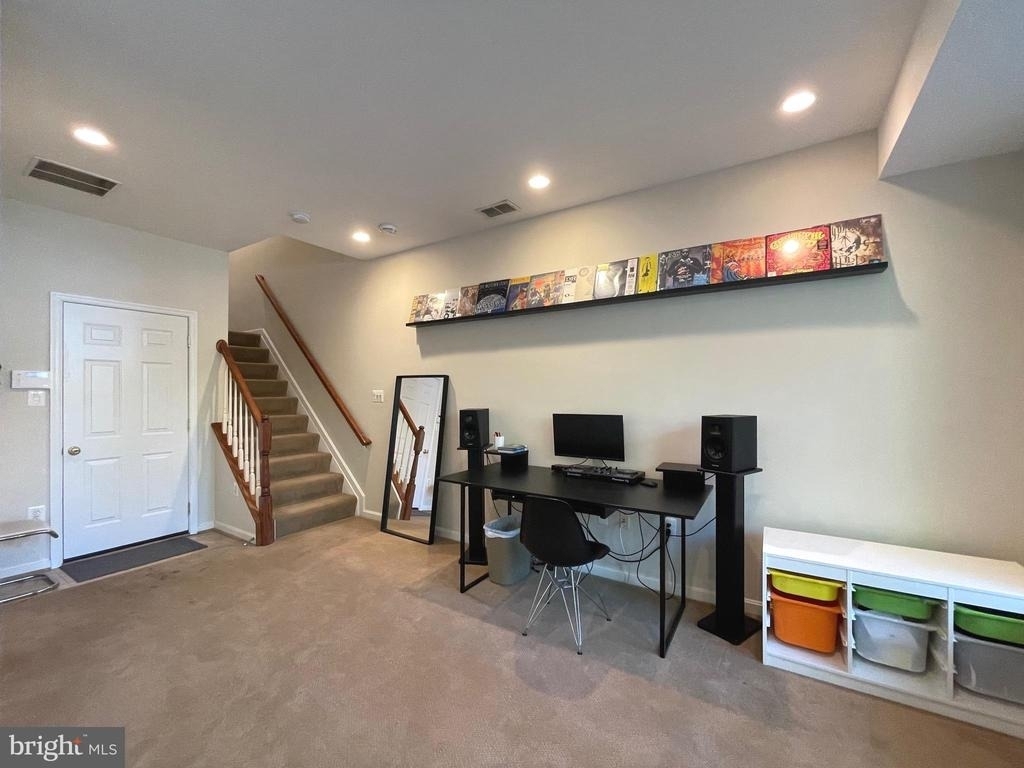 102 Lounsbury Place - Photo 11