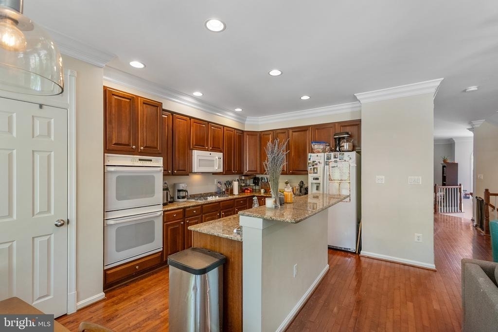 102 Lounsbury Place - Photo 6