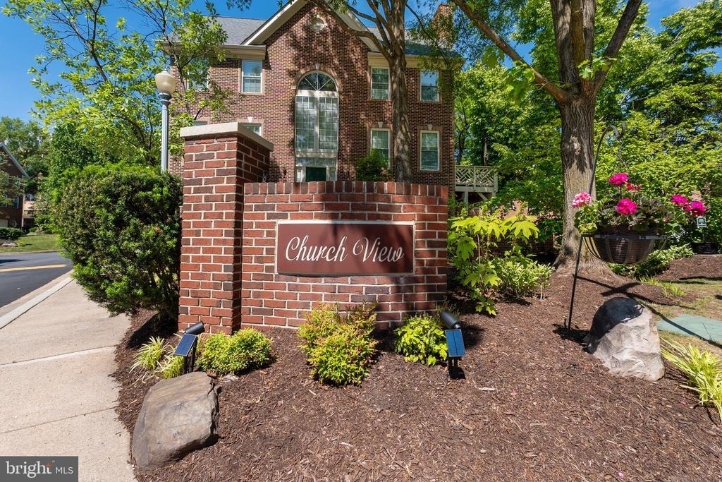 102 Lounsbury Place - Photo 1