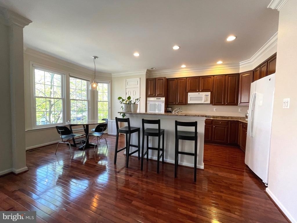 102 Lounsbury Place - Photo 4