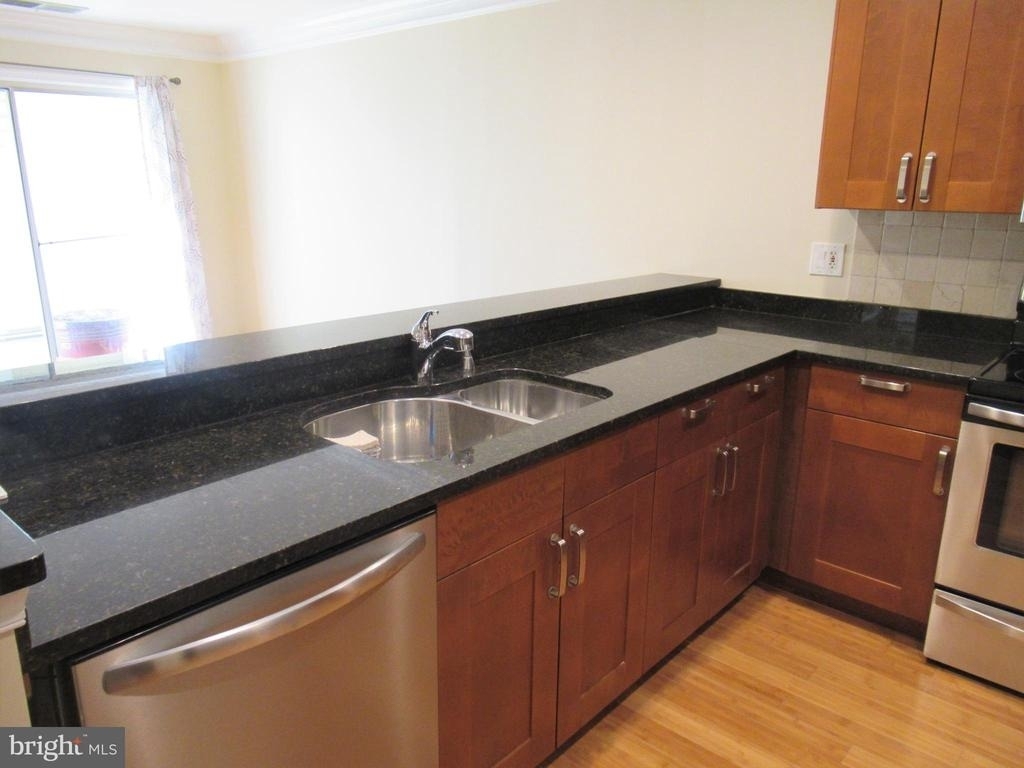 244 S Reynolds Street - Photo 5