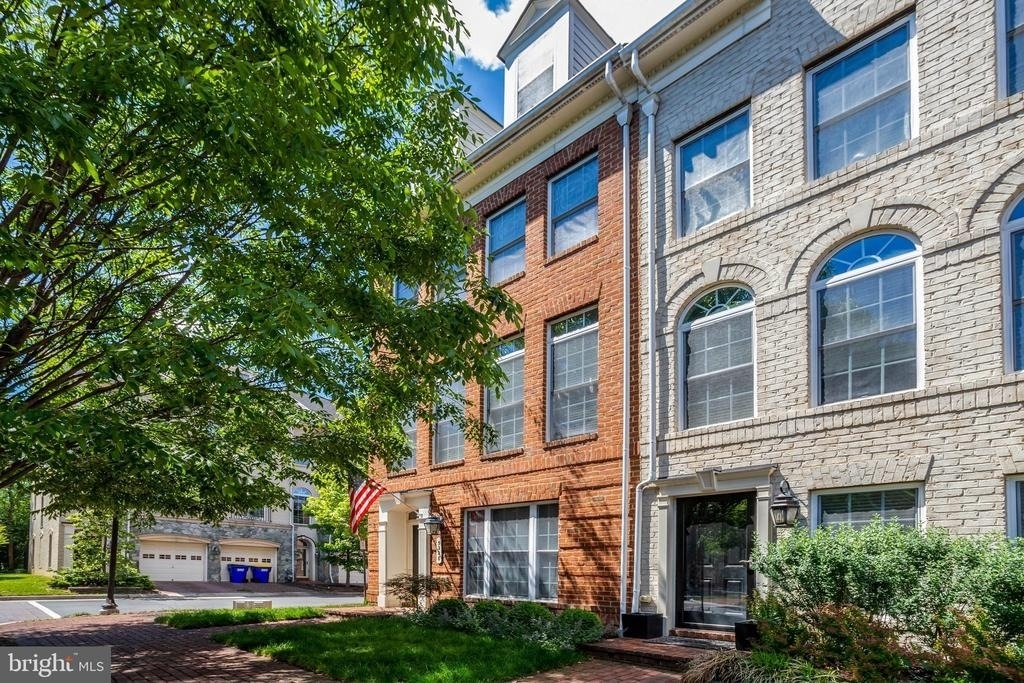 5228 Harold Secord Street - Photo 2