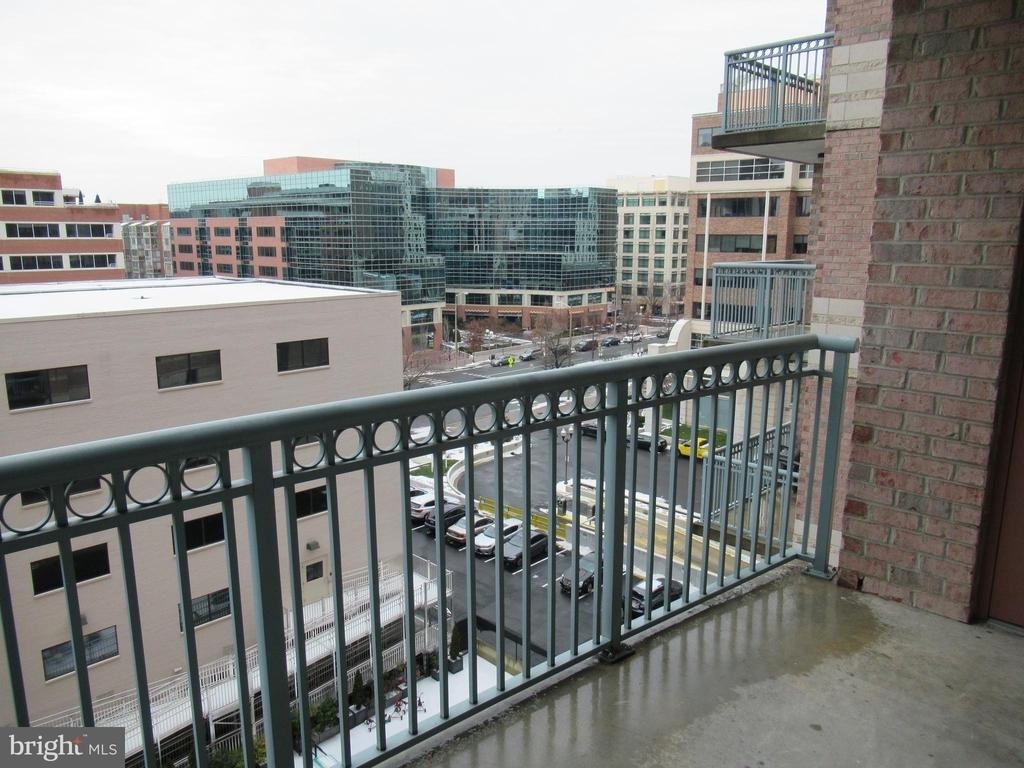 851 N Glebe Road - Photo 11