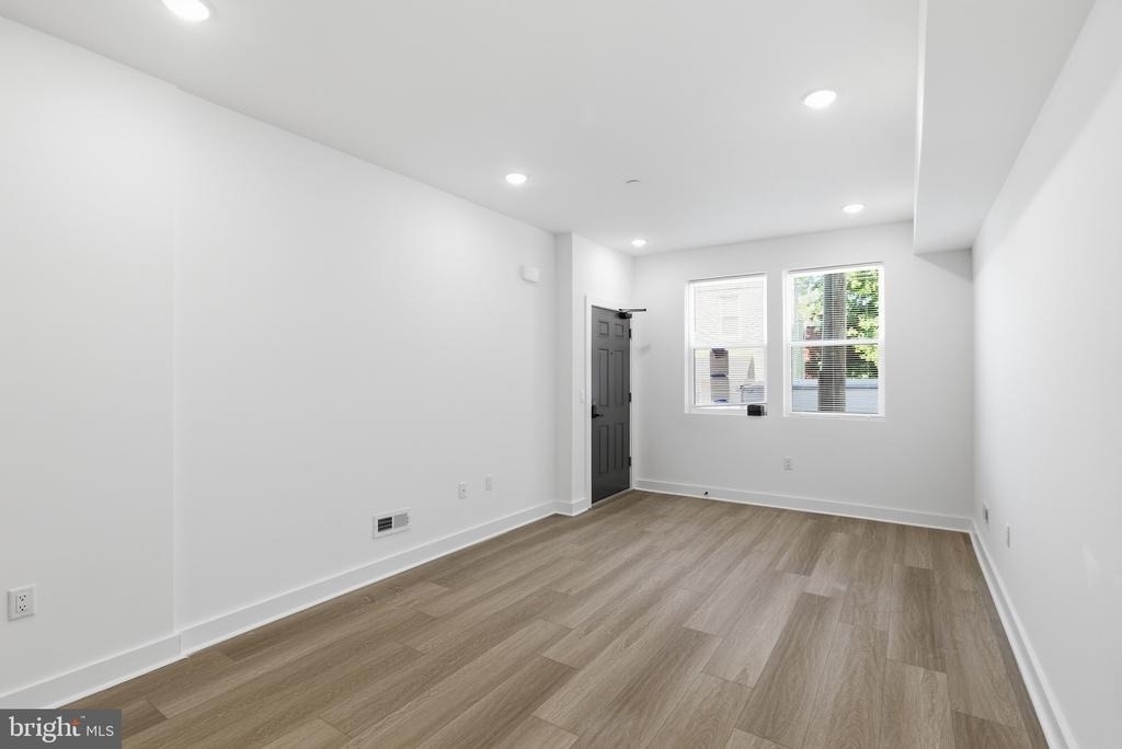 2505 N 11th Street - Photo 2