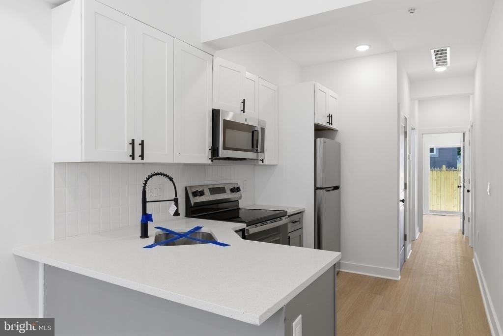 2123 N 9th Street - Photo 0