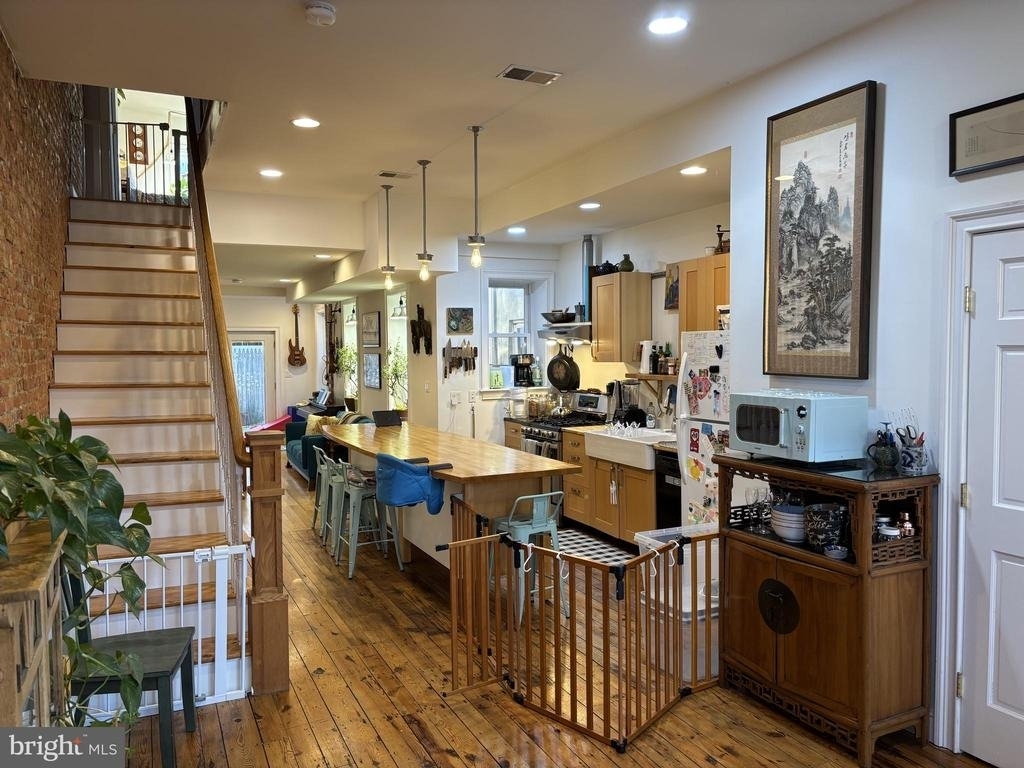 2944 Cambridge Street - Photo 0