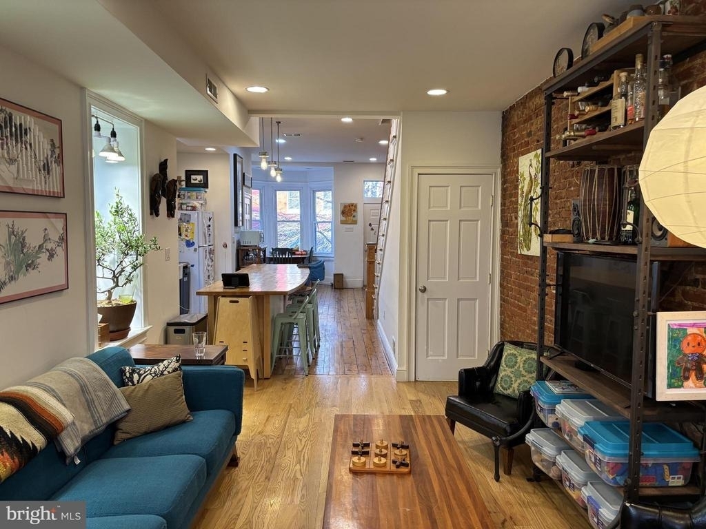 2944 Cambridge Street - Photo 2
