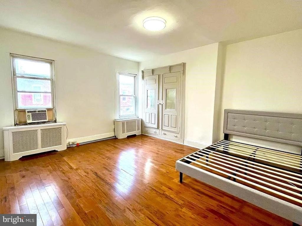 2127 Tasker Street - Photo 2