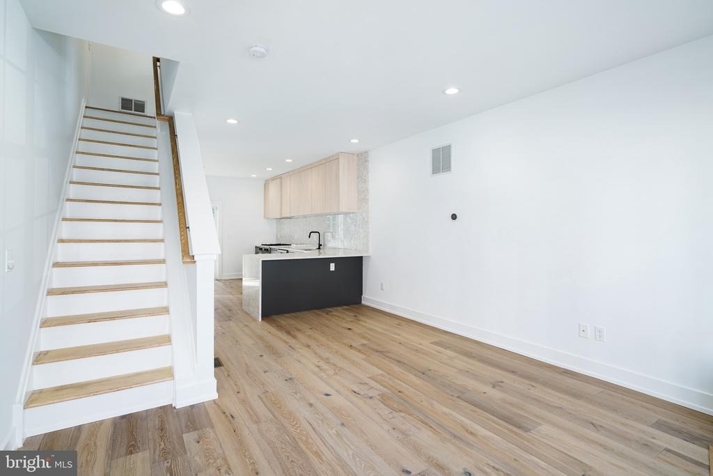 1532 Catharine Street - Photo 5