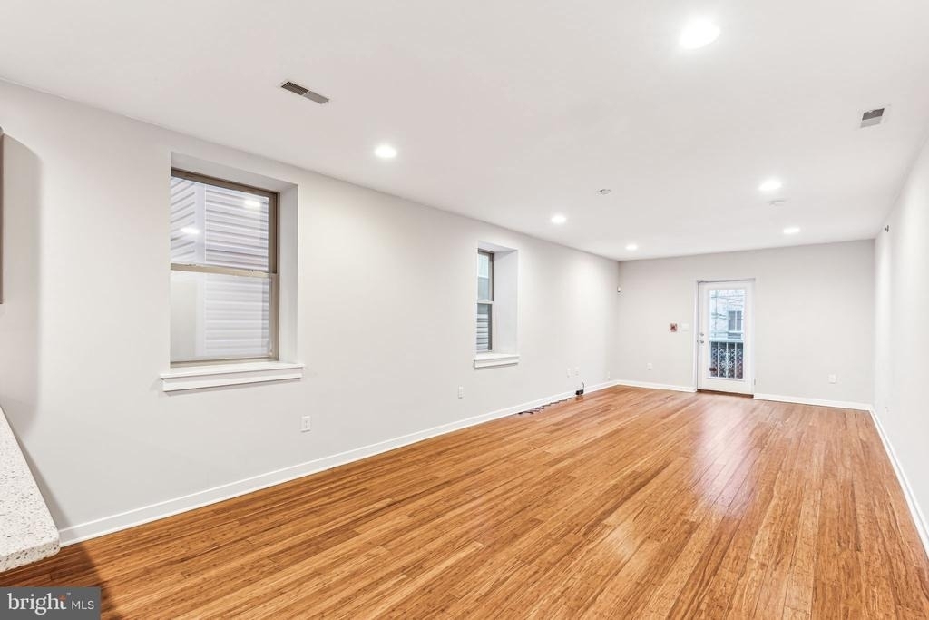 1418 Christian Street - Photo 12