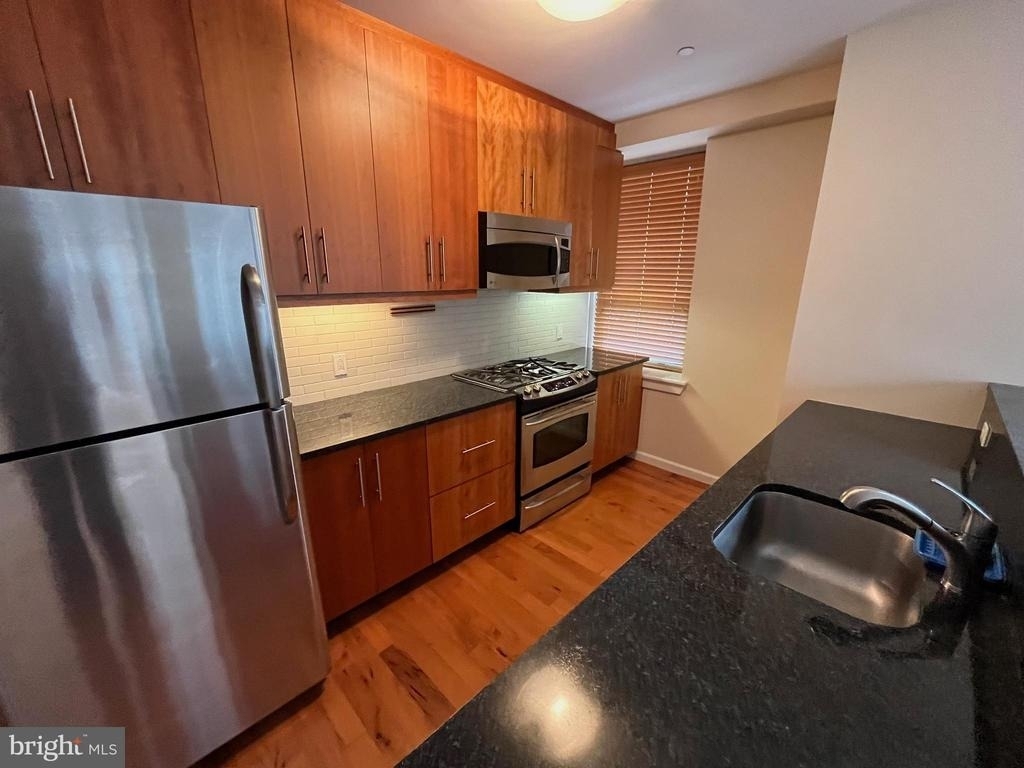 1425 Locust Street - Photo 6