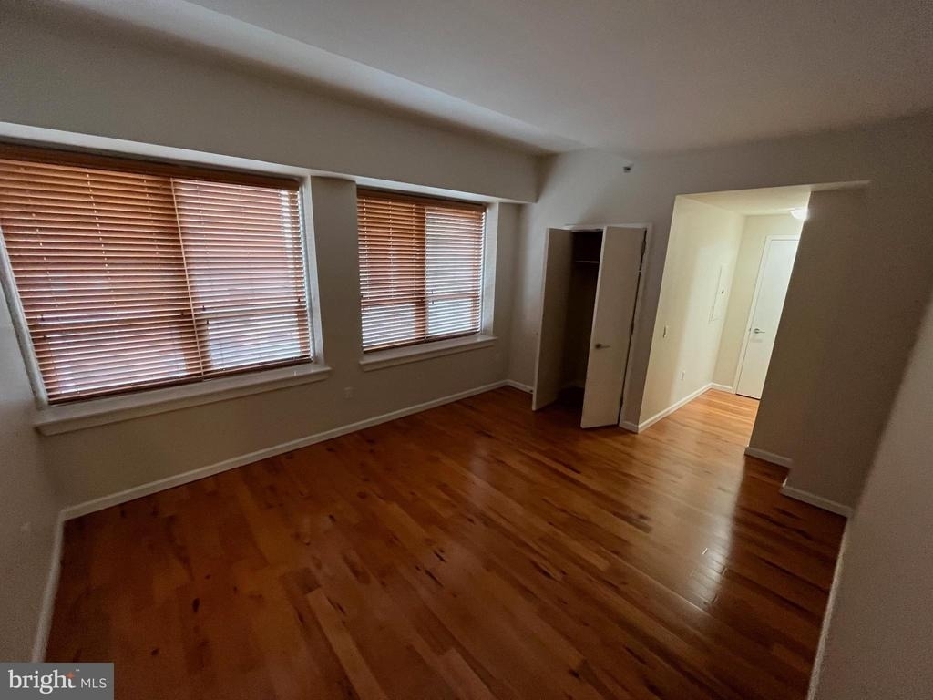 1425 Locust Street - Photo 4