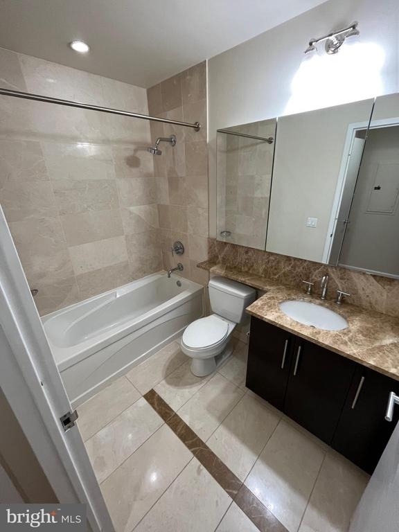 1425 Locust Street - Photo 2