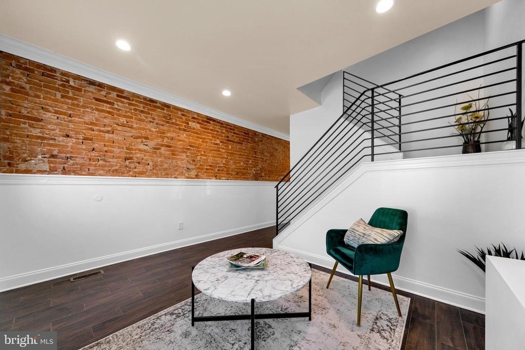 129 W Sixth St - Photo 4
