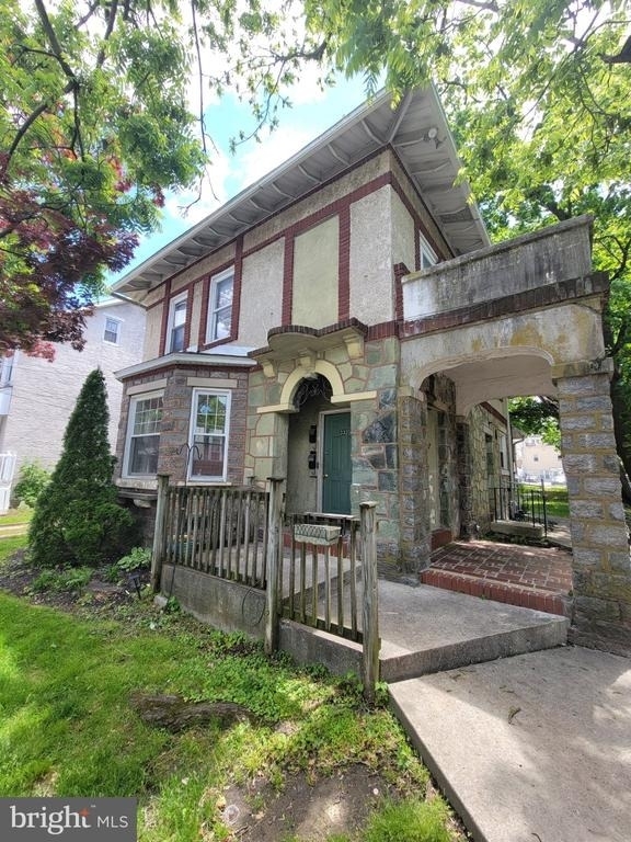 332 W Washington Street - Photo 0