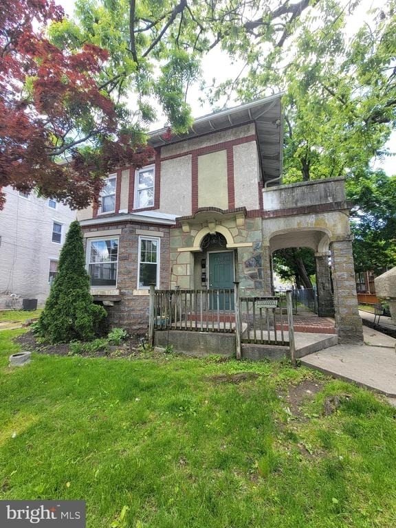 332 W Washington Street - Photo 2