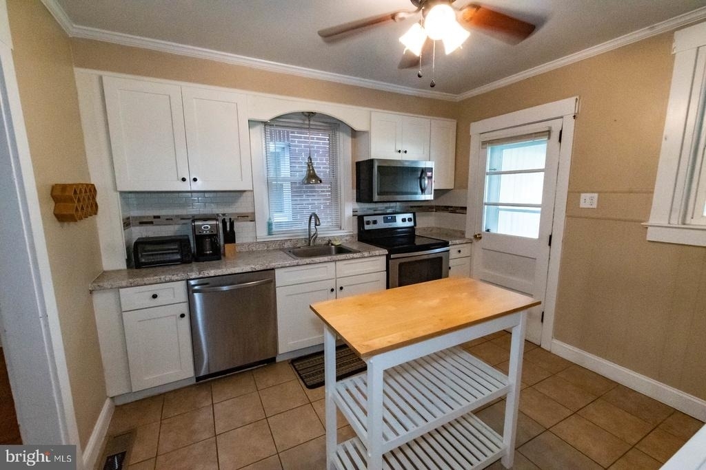 335 Stuart Avenue - Photo 4