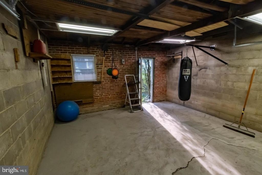 335 Stuart Avenue - Photo 15
