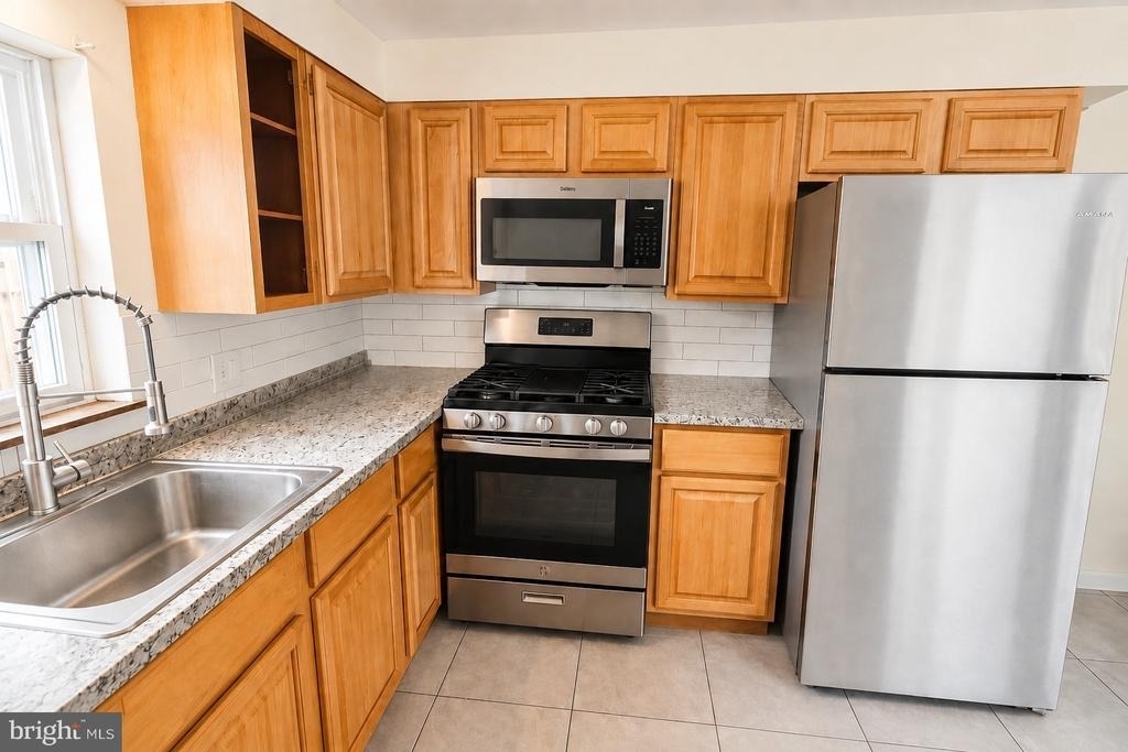 46 E Union Street - Photo 2