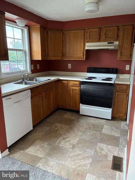 1537 Violet Drive - Photo 4