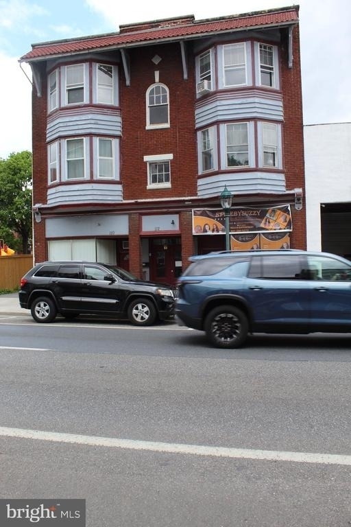 112 E Washington Street - Photo 0