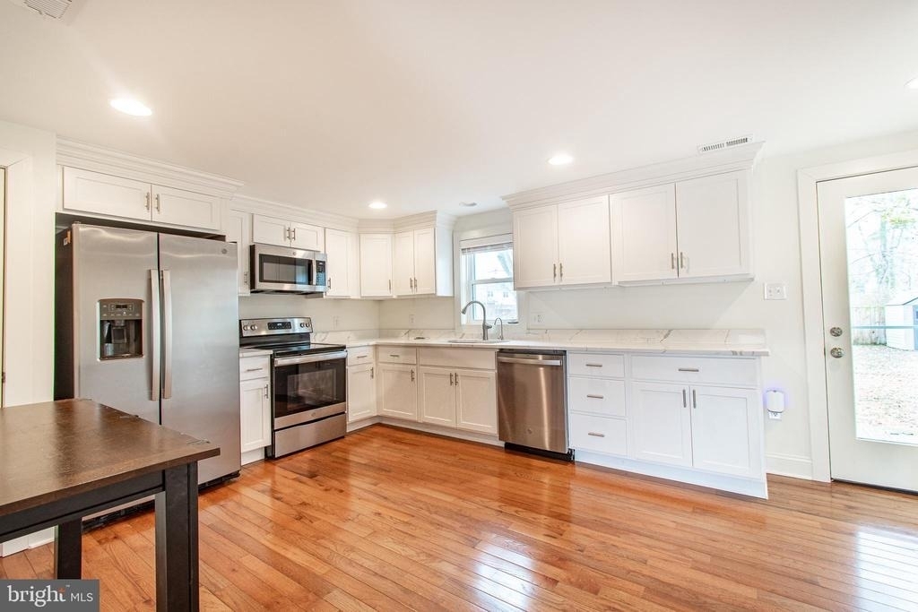 101 Brooks Lane - Photo 0