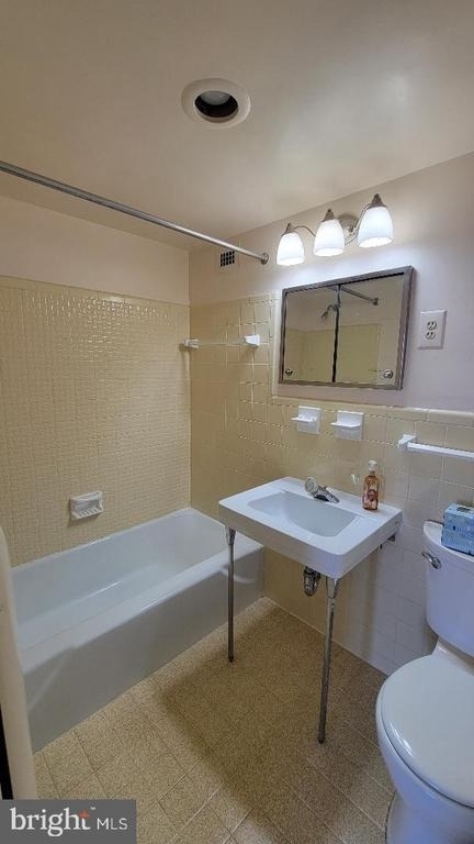 10401 Grosvenor Place - Photo 3