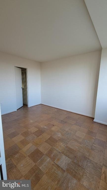 10401 Grosvenor Place - Photo 12