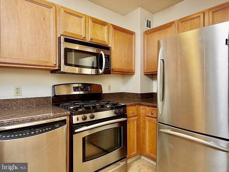 7111 Woodmont Avenue - Photo 4