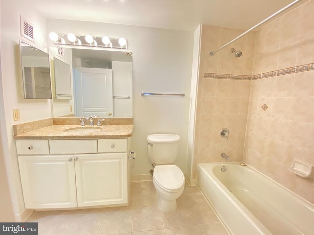 7111 Woodmont Avenue - Photo 10