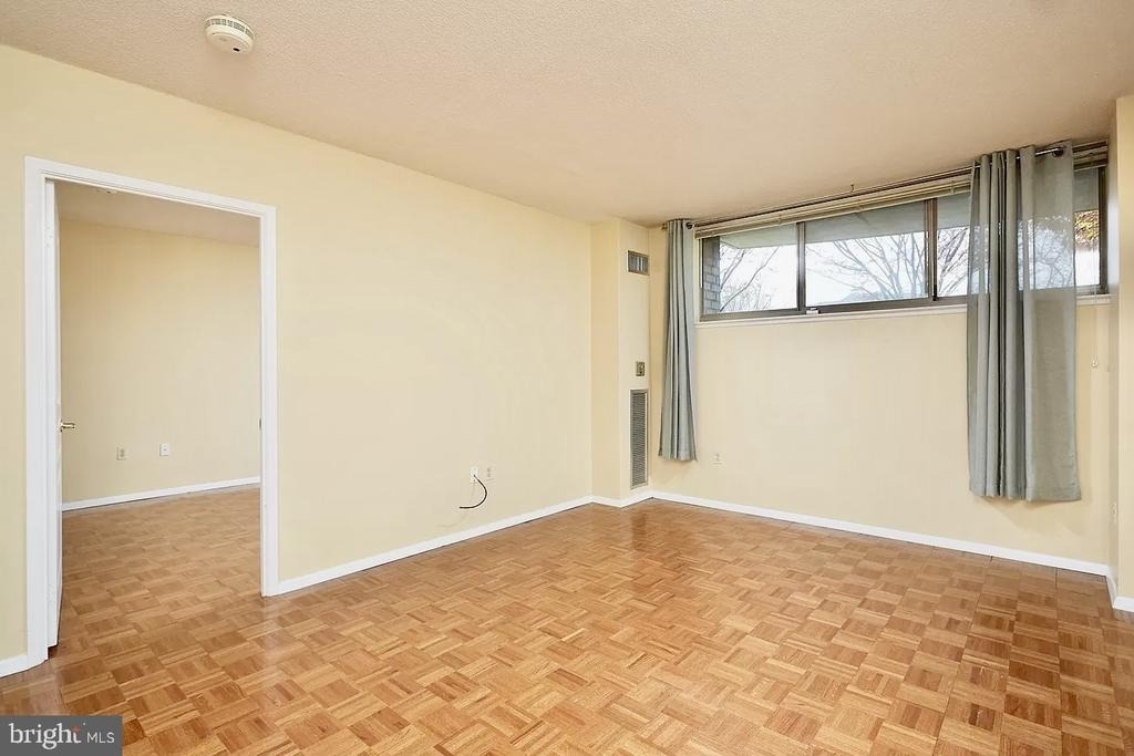 7111 Woodmont Avenue - Photo 7