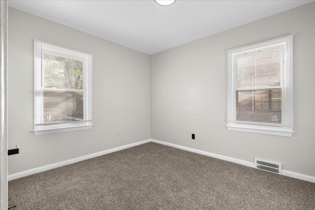 10042 Grayton Street - Photo 12