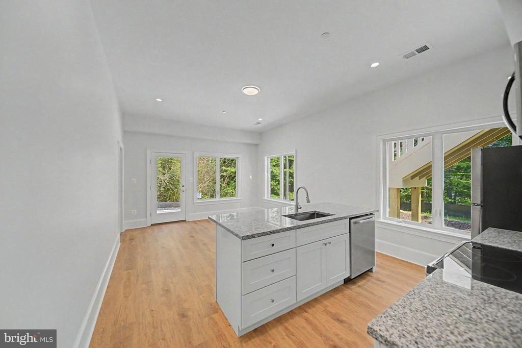 10205 Sorrel Avenue - Photo 4