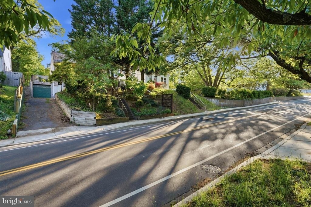 605 Ethan Allen Avenue - Photo 2