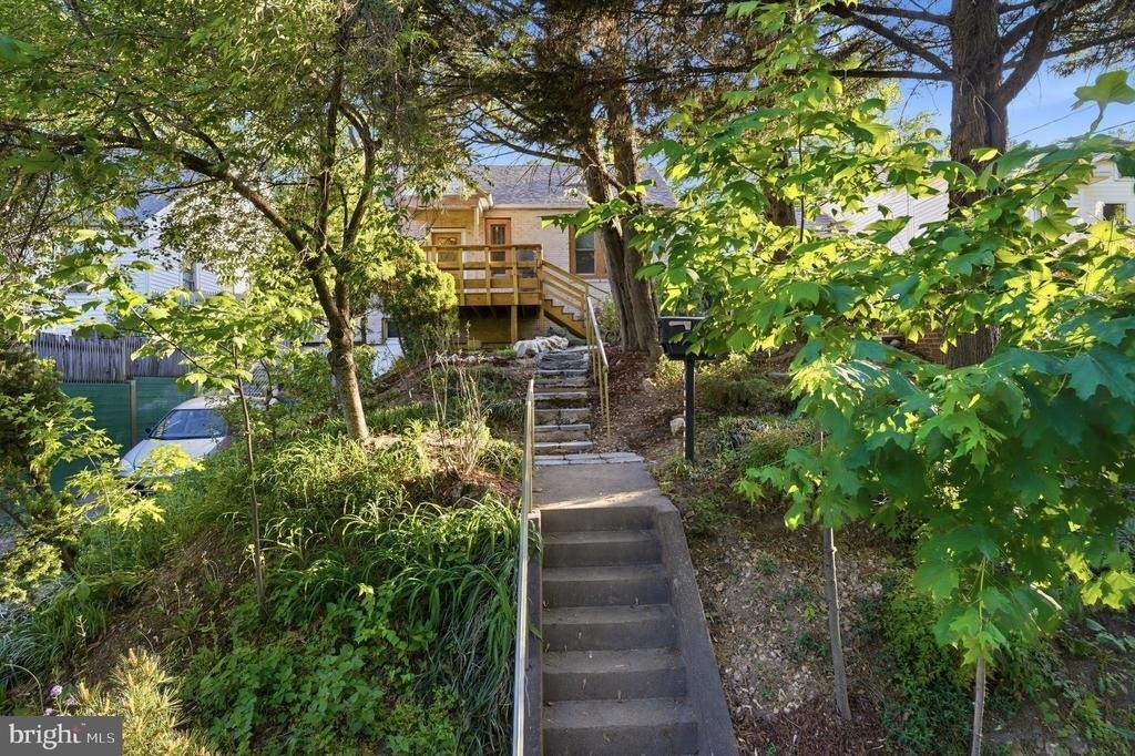 605 Ethan Allen Avenue - Photo 4